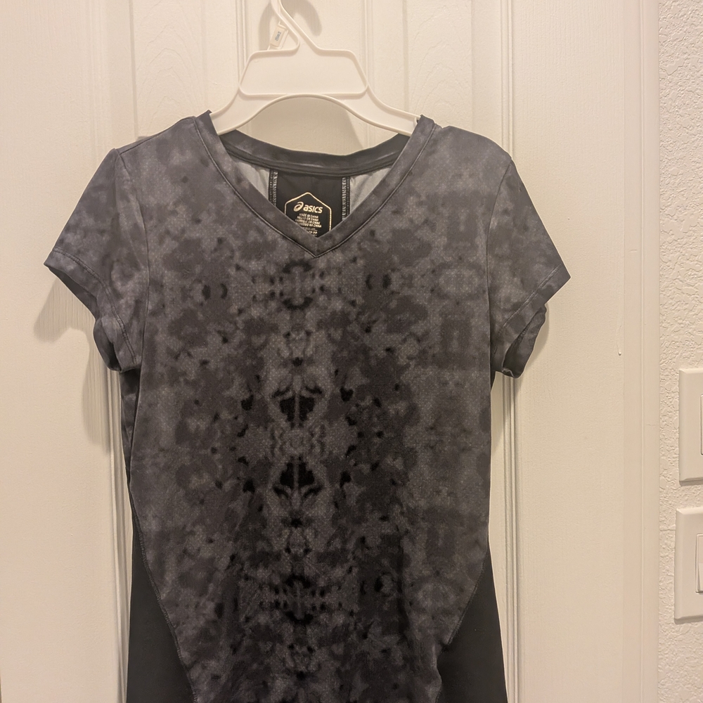 ASICS Women's Gray Patterned Top